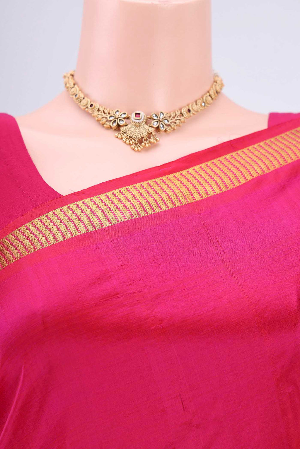 Border image of Dark Pink Kanchipuram Saree with Plain Body and Zari Border. 