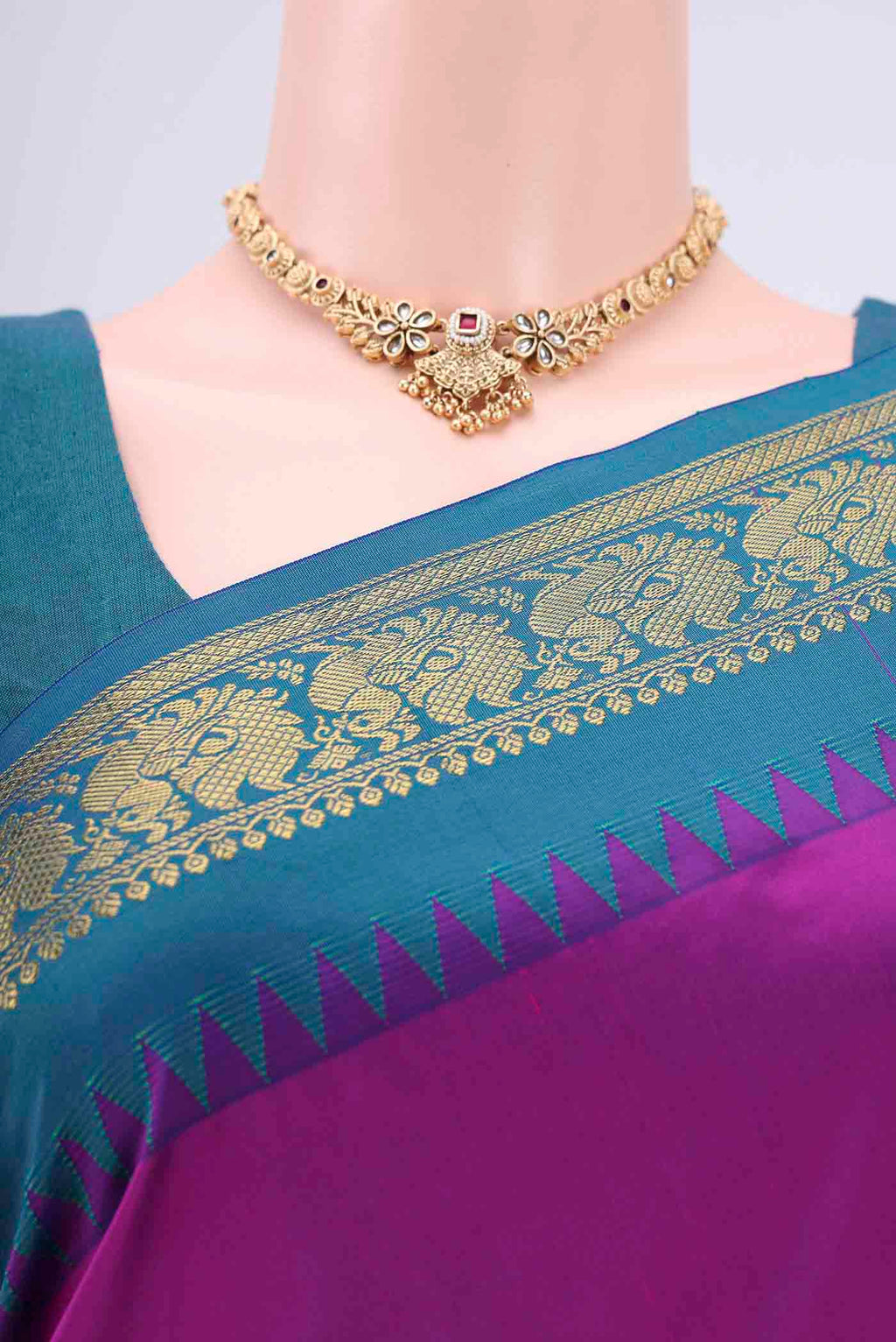 Border image of Purple Dual Tone Blended Bangalore Silk Saree with Plain Body and Zari Border. 
