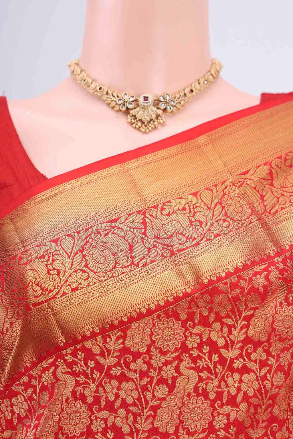 Border image of Red Bangalore Silk Saree with Zari Brocade on the body and Zari Border. 