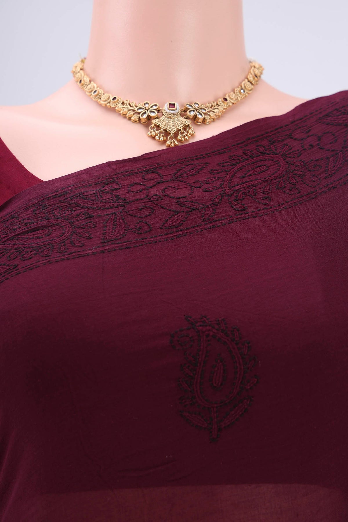 Border image of Burgundy Bengal Cotton - Kantha Saree with Plain Body and Thread Border. 