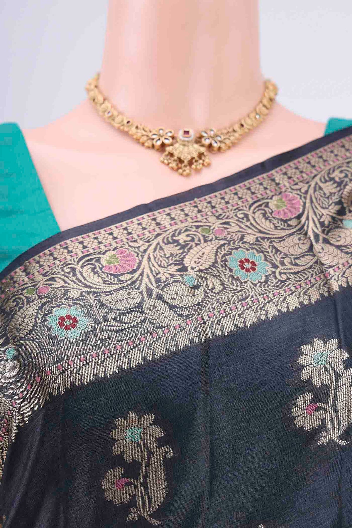 Border image of Davys Grey Banarasi Tussar Silk Saree with Zari And Thread Butta on the body and Zari And Thread Border. 
