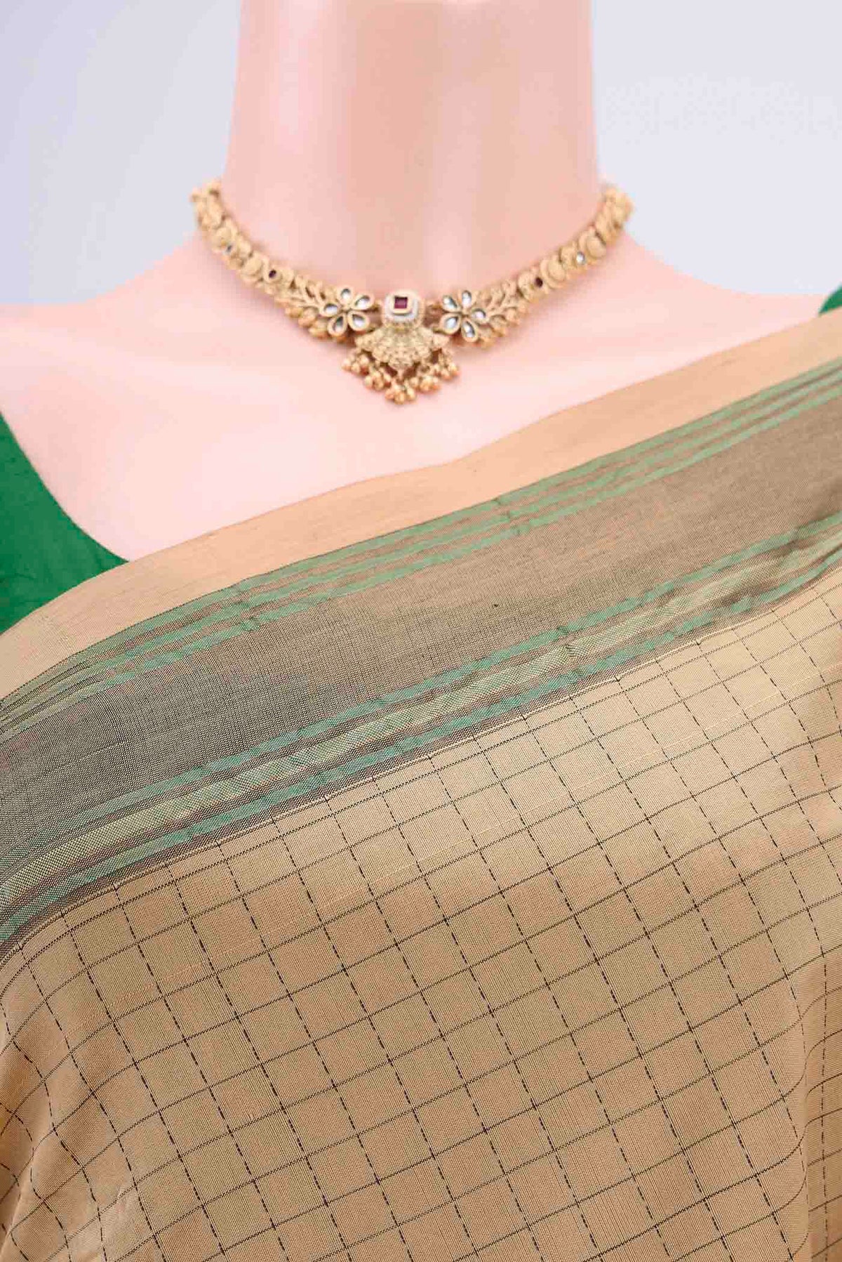 Border image of Beige Blended Silk Cotton Saree with Checked design on the body and Thread Border. 