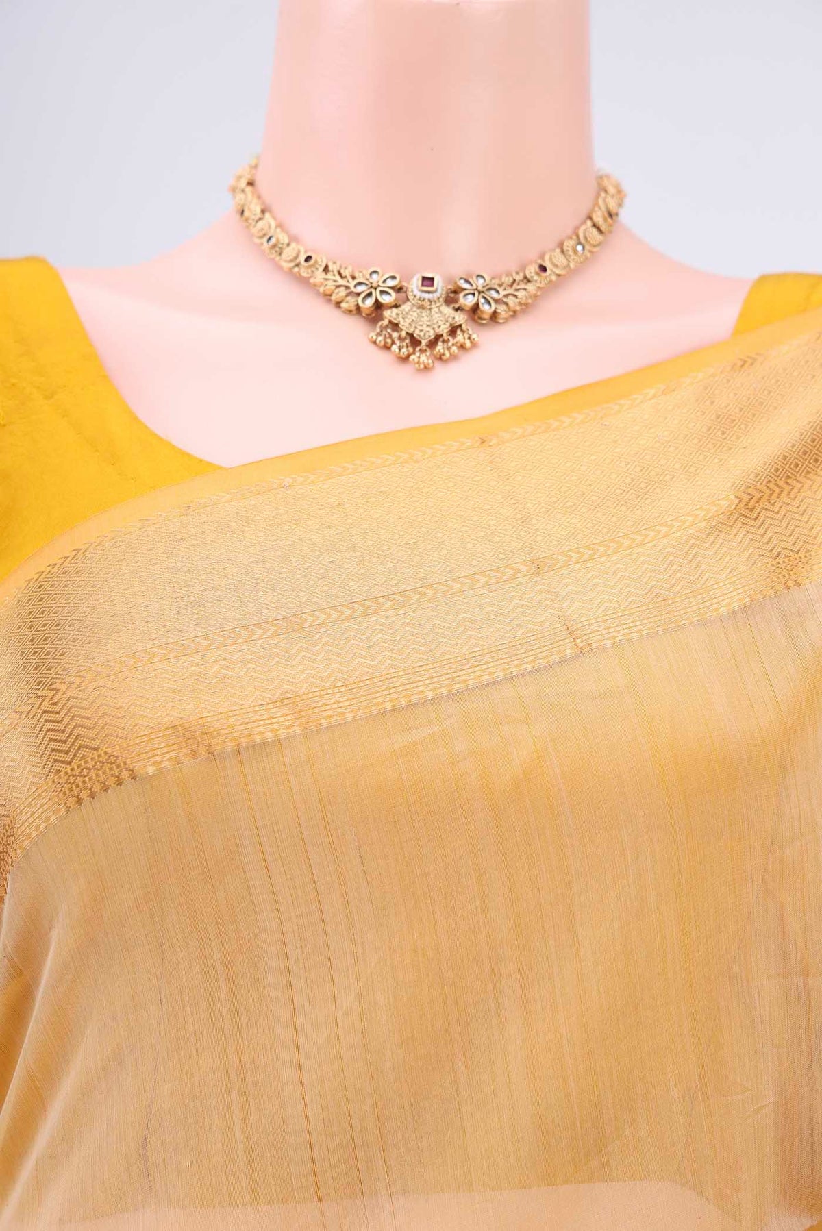 Border image of Cream Dual Tone Maheshwari Silk Cotton Saree with Plain Body and Zari Border. 