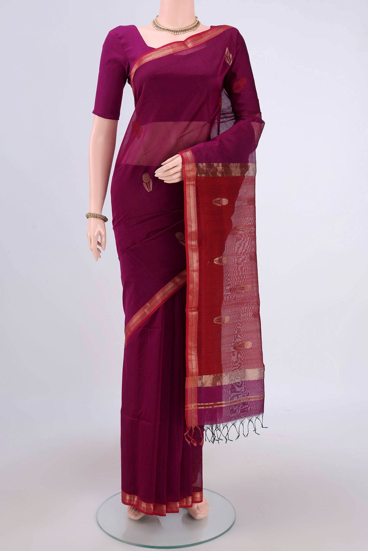 Magenta Maheshwari Silk Cotton Saree with Plain Body and Zari Border.  displayed on a mannequin