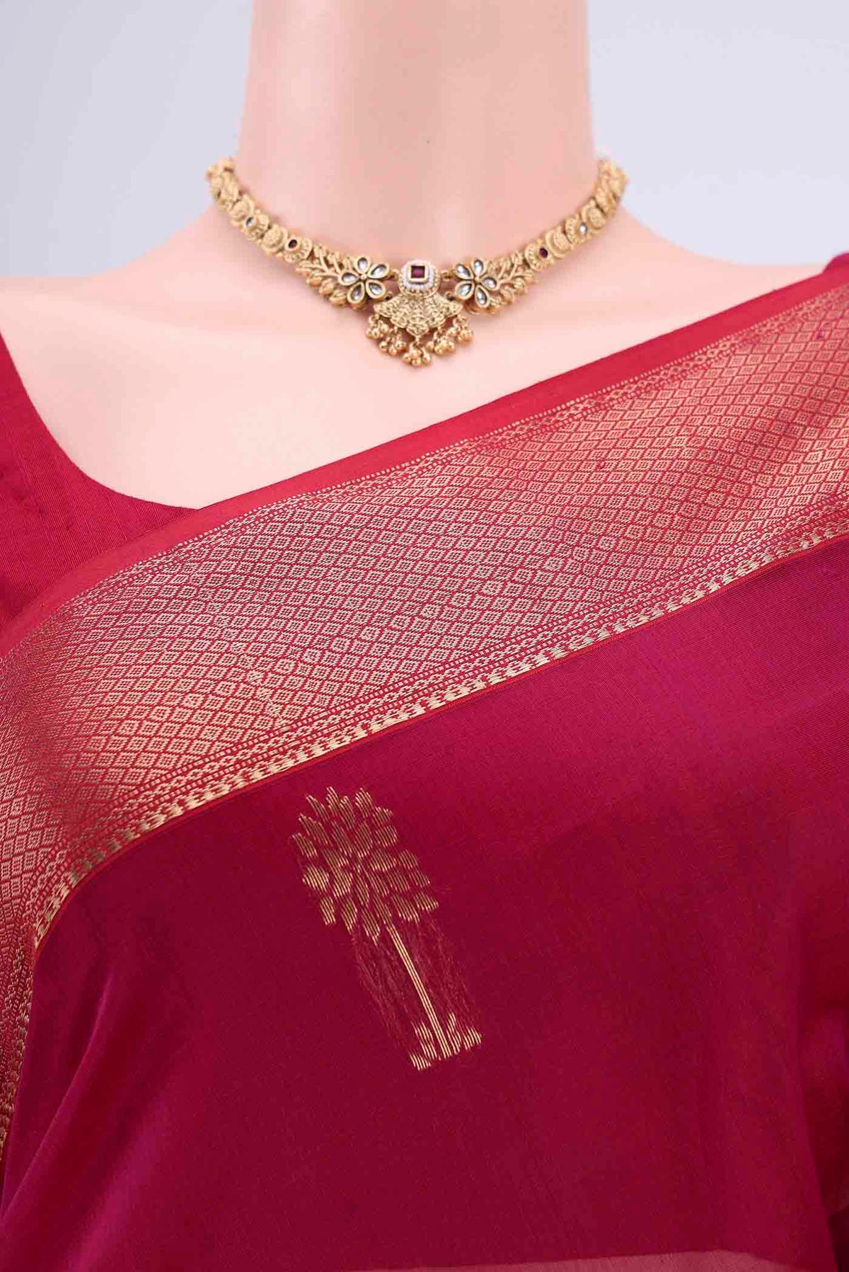 Border image of Magenta Maheshwari Silk Cotton Saree with Stripes on the body and Zari Border. 