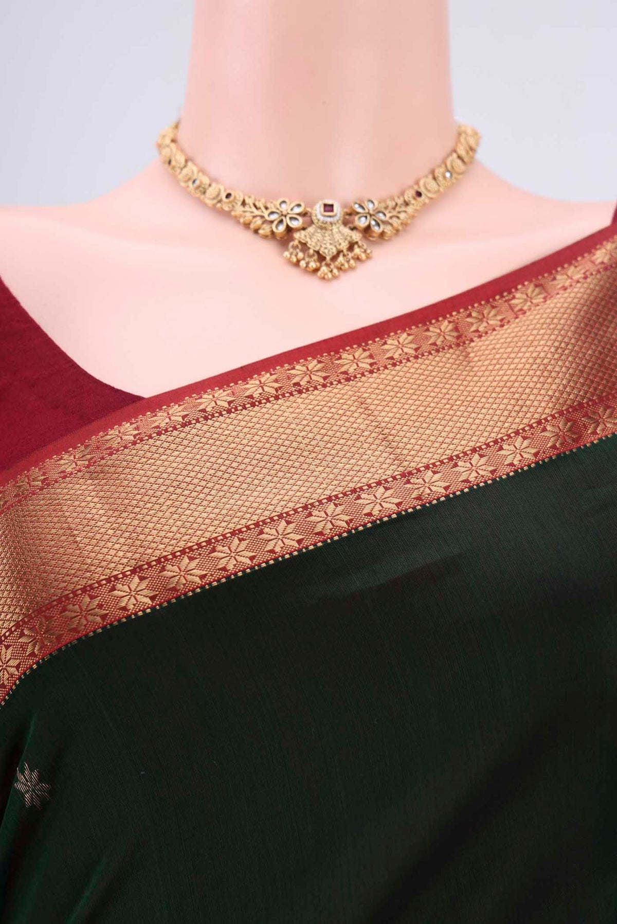 Border image of Bottle Green Maheshwari Silk Cotton Saree with Plain Body and Zari Border. 