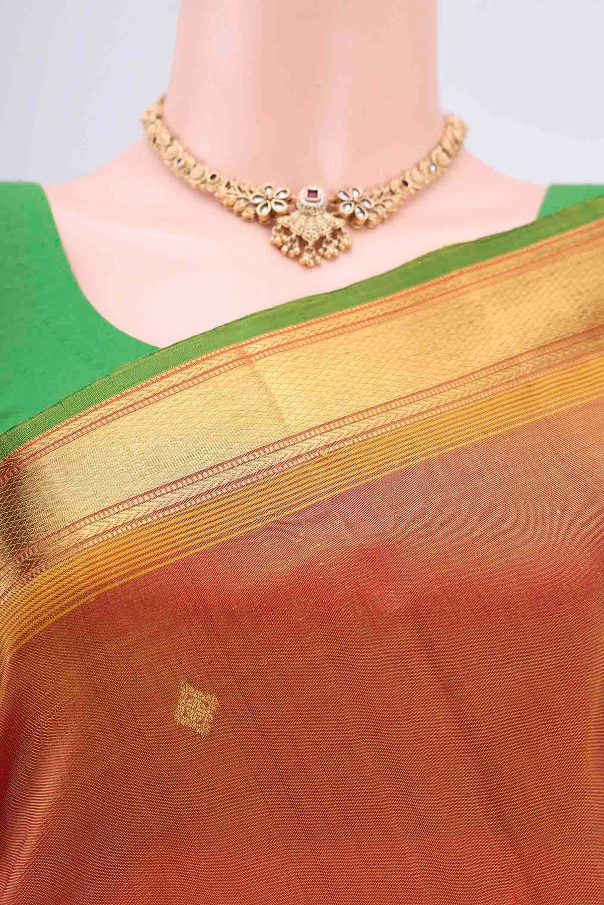 Border image of Blue with Green Dual Tone Kanjivaram Silk Saree with Zari Butta on the body and Zari Border. 