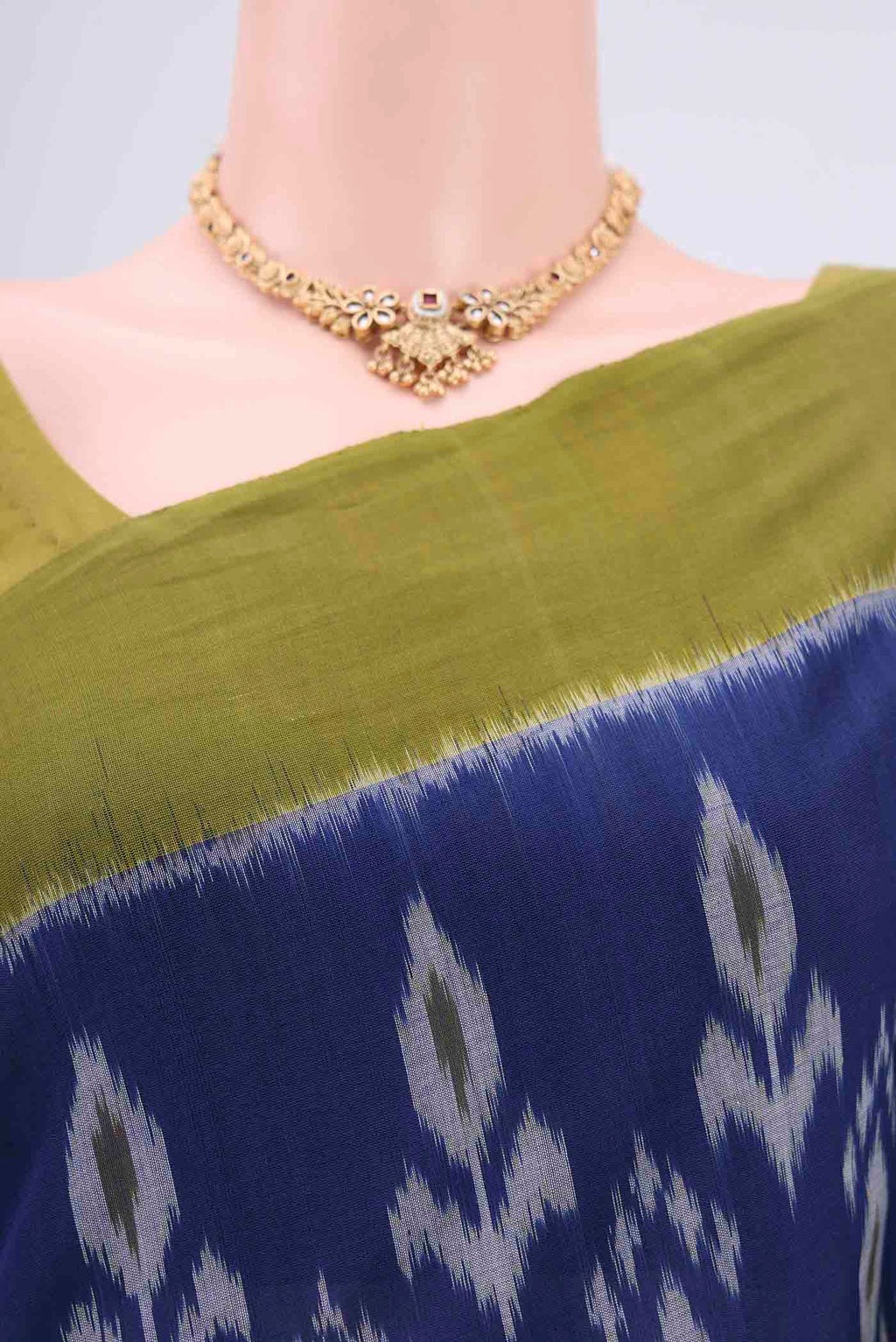 Border image of Royal Blue Dual Tone Pochampally Cotton Saree with Ikat design on the body and Ikat Border. 