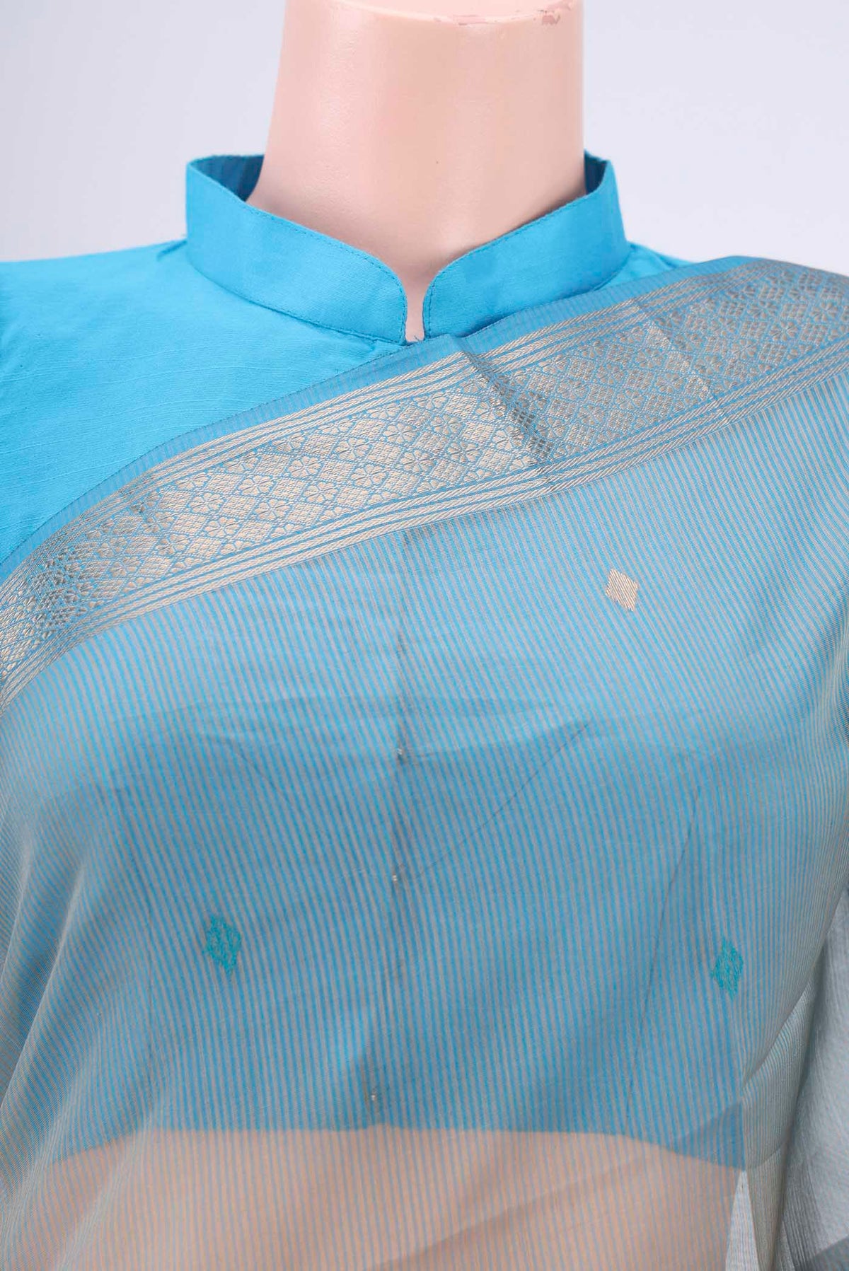 Border image of Beige Maheshwari Silk Cotton Saree with Zari And Thread Butta on the body and Zari Border. 