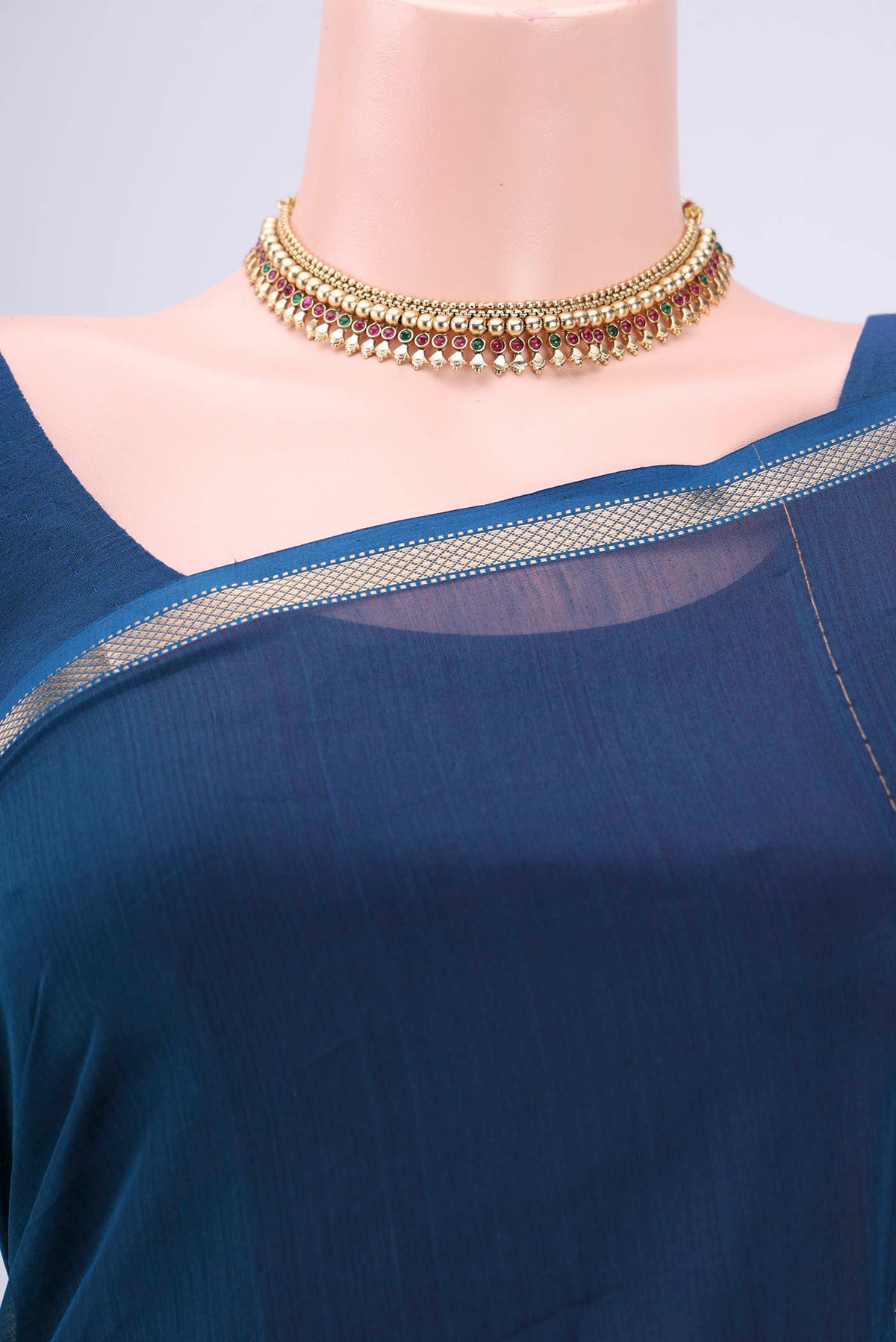 Border image of Dark Blue Dual Tone Maheshwari Silk Cotton Saree with Thread Butta on the body and Zari Border. 