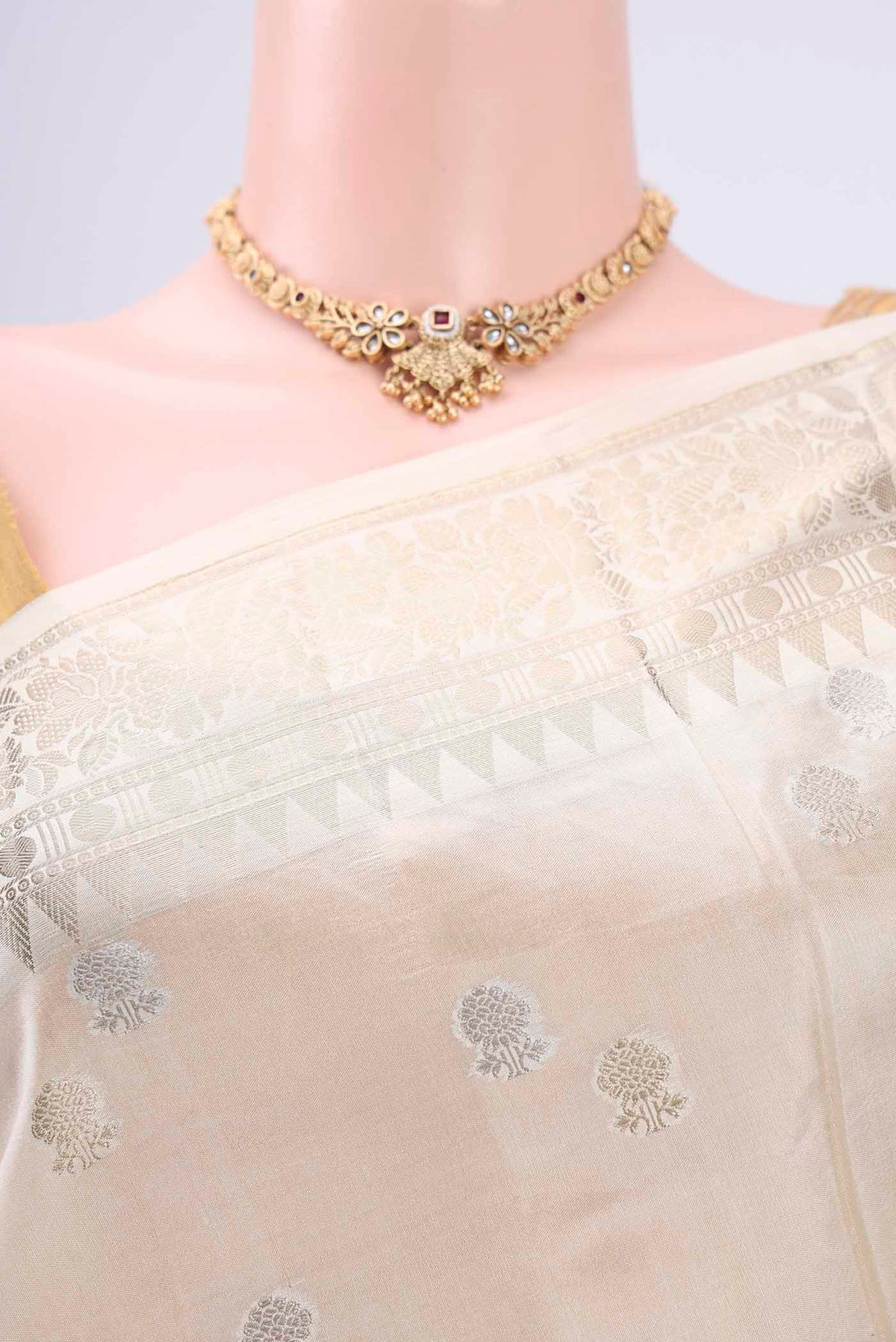 Border image of Cream Banarasi Raw Silk Saree with Zari Butta on the body and Zari Border. 
