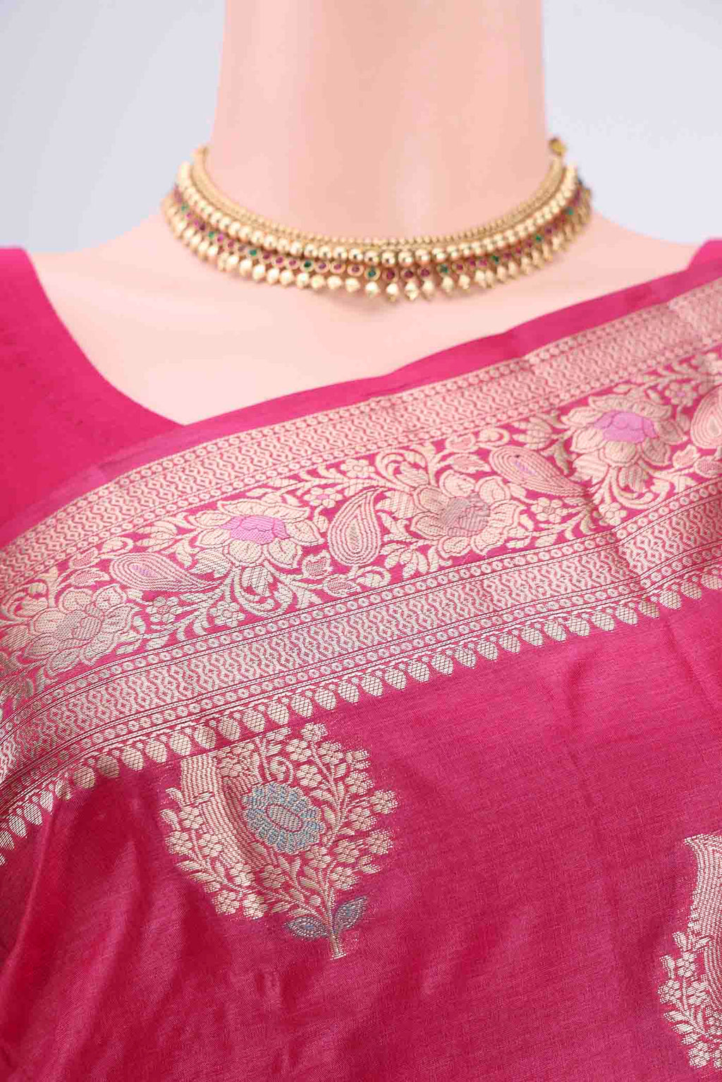 Border image of Pink Banarasi Tussar Silk Saree with Zari And Thread Butta on the body and Zari And Thread Border. 