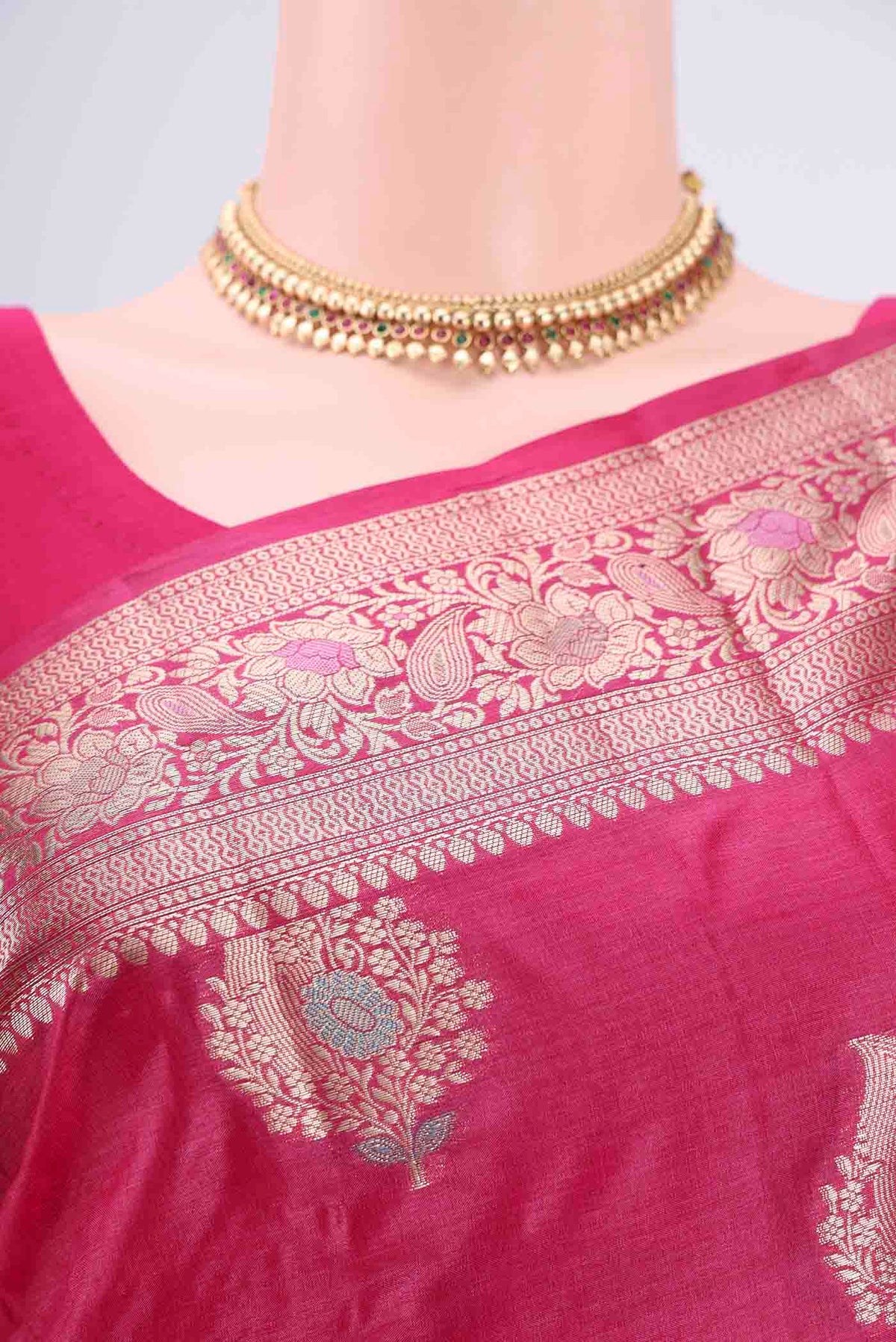 Border image of Pink Banarasi Tussar Silk Saree with Zari And Thread Butta on the body and Zari And Thread Border. 
