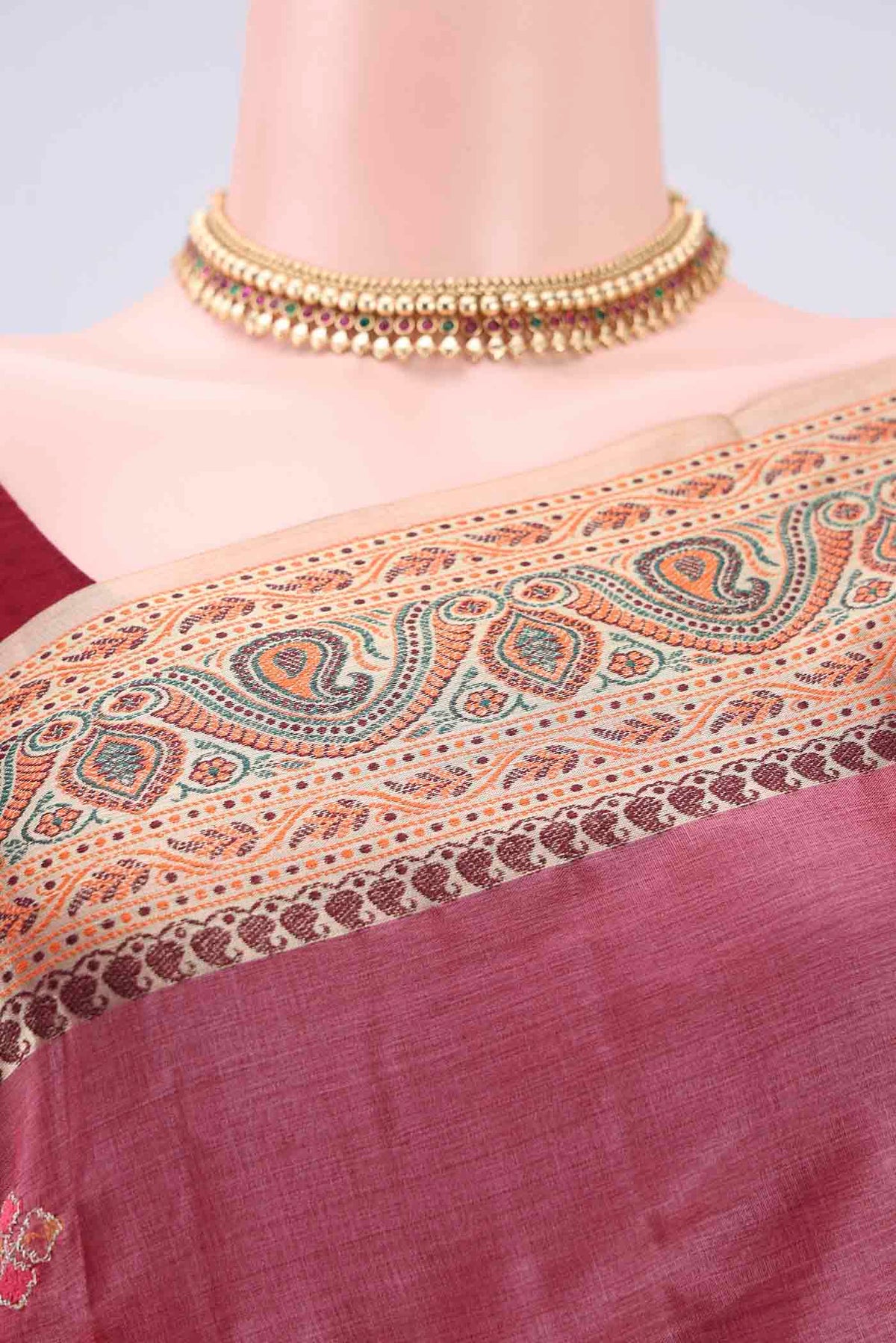 Border image of Rose pink Banarasi Tussar Silk Saree with Zari Butta on the body and Zari And Thread Border. 