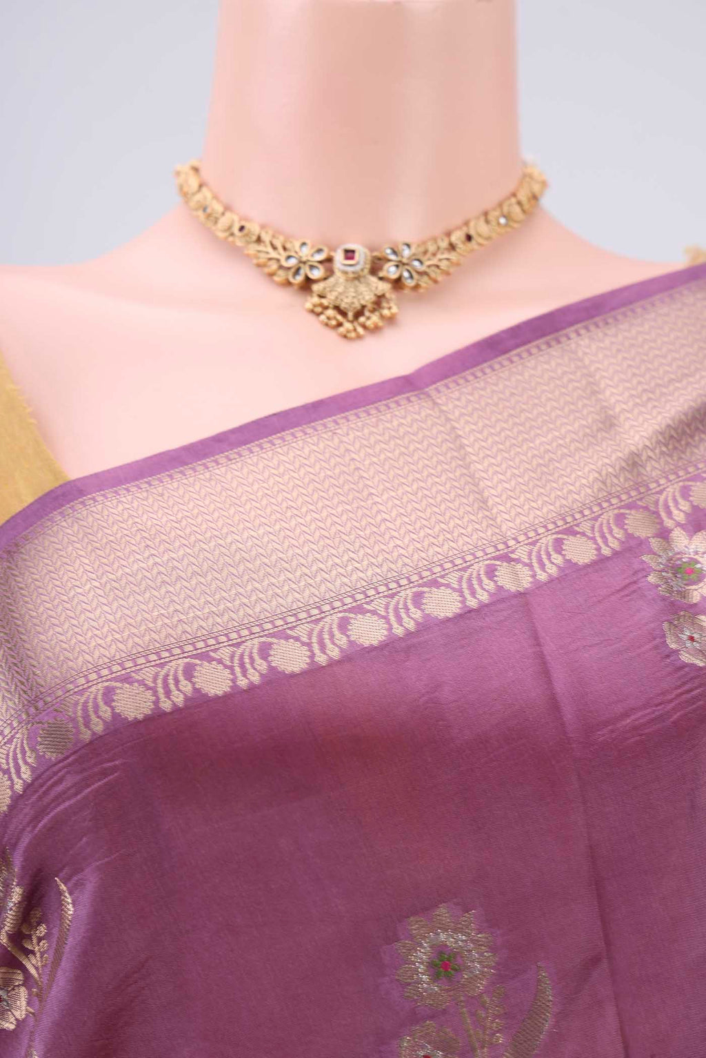 Border image of Mauve Banarasi Raw Silk Saree with Zari Butta on the body and Zari Border. 