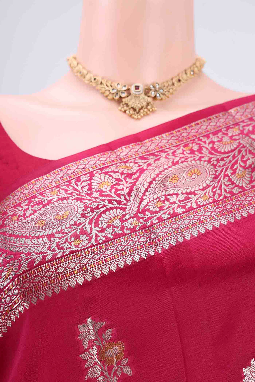 Border image of Dark Pink Banarasi Raw Silk Saree with Zari Butta on the body and Zari Border. 