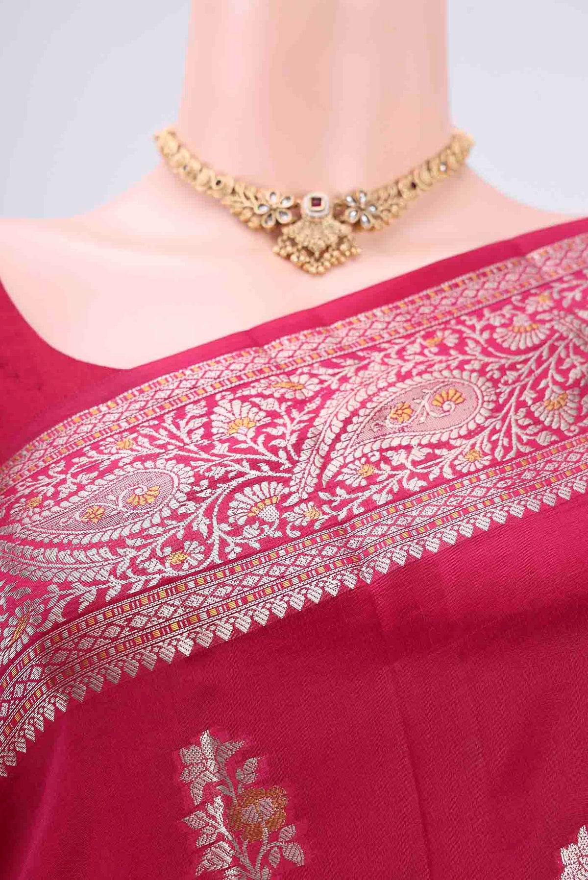 Border image of Dark Pink Banarasi Raw Silk Saree with Zari Butta on the body and Zari Border. 