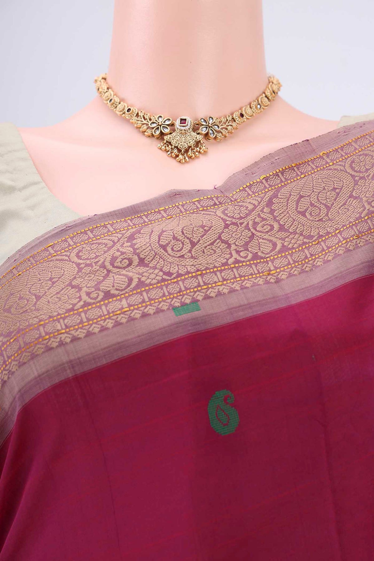 Border image of Magenta Blended Poly Cotton Saree with Thread Butta on the body and Thread Border. 