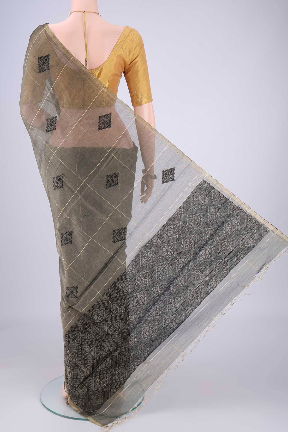 Flat view of Davys Grey MP Tussar Saree with Checked design on the body and Thin Zari Line. 