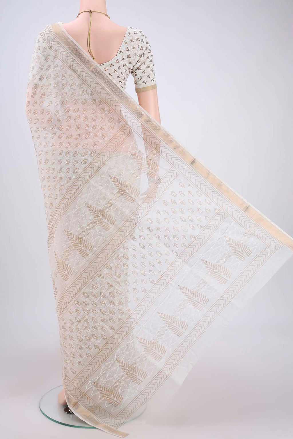 Flat view of Off White Maheshwari Silk Cotton Saree with Batik Print on the body and Zari Border. 
