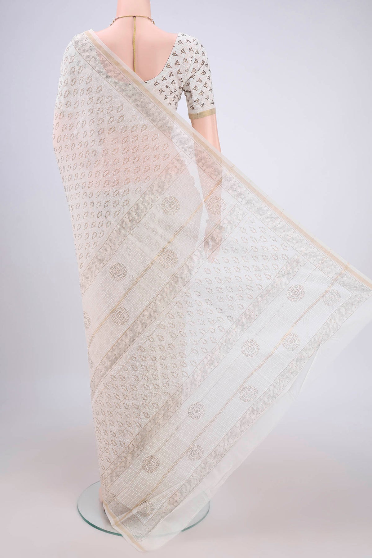 Flat view of Off White Maheshwari Silk Cotton Saree with Printed design on the body and Thin Zari Line. 