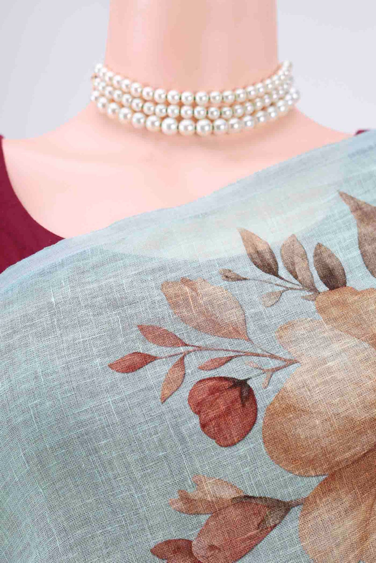 Border image of Sea Green Linen Saree with Floral Print on the body and Zari Border. 