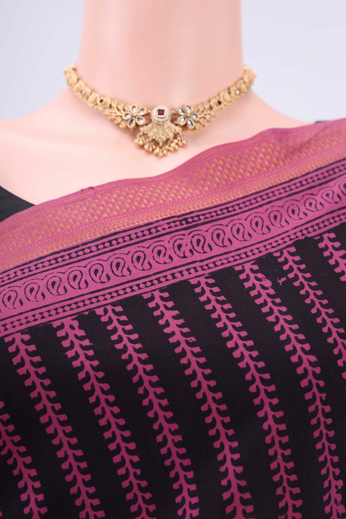 Border image of Black Maheshwari Silk Cotton Saree with Stripes on the body and Zari Border. 