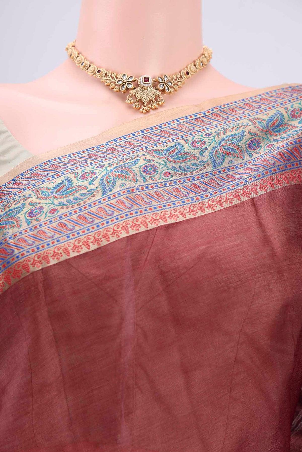 Border image of Brown Dual Tone Maheshwari Silk Cotton Saree with Plain Body and Zari Border. 