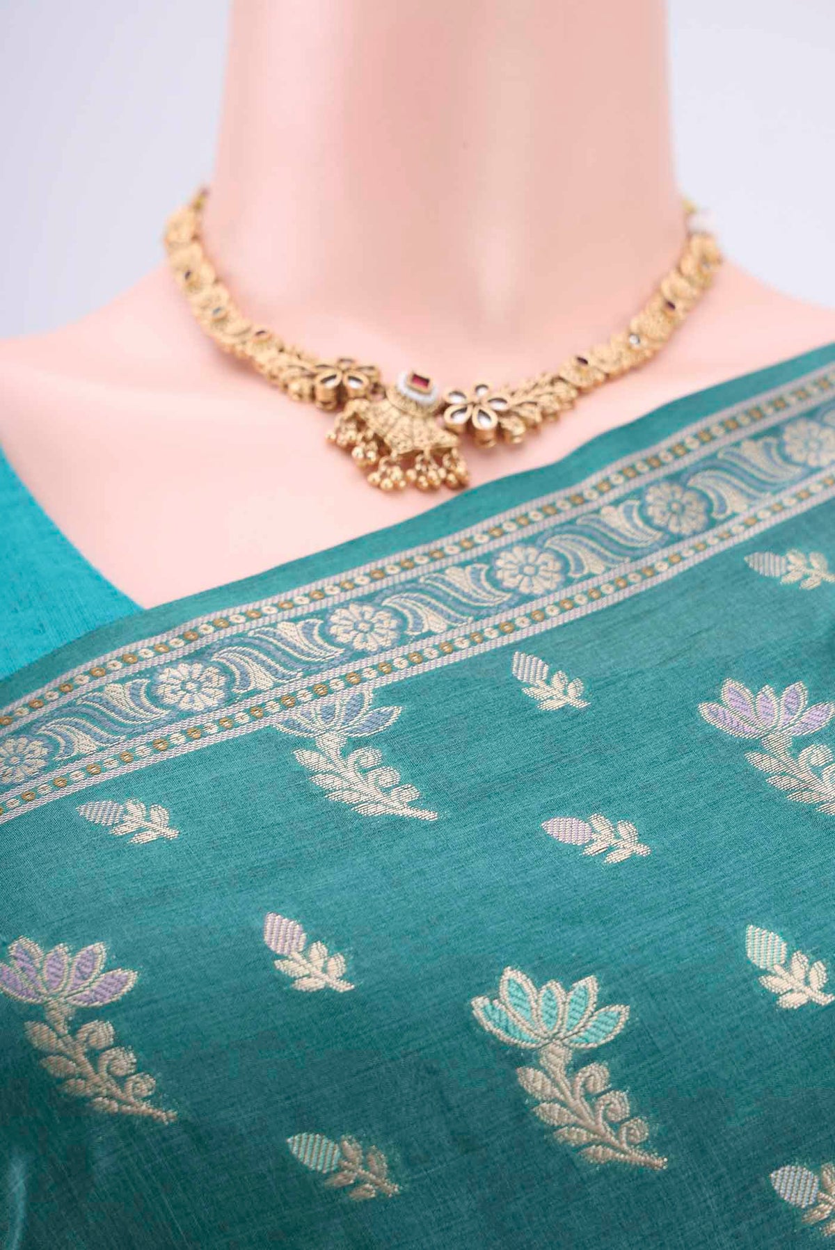 Border image of Sea Green Banarasi Tussar Silk Saree with Zari And Thread Butta on the body and Zari And Thread Border. 