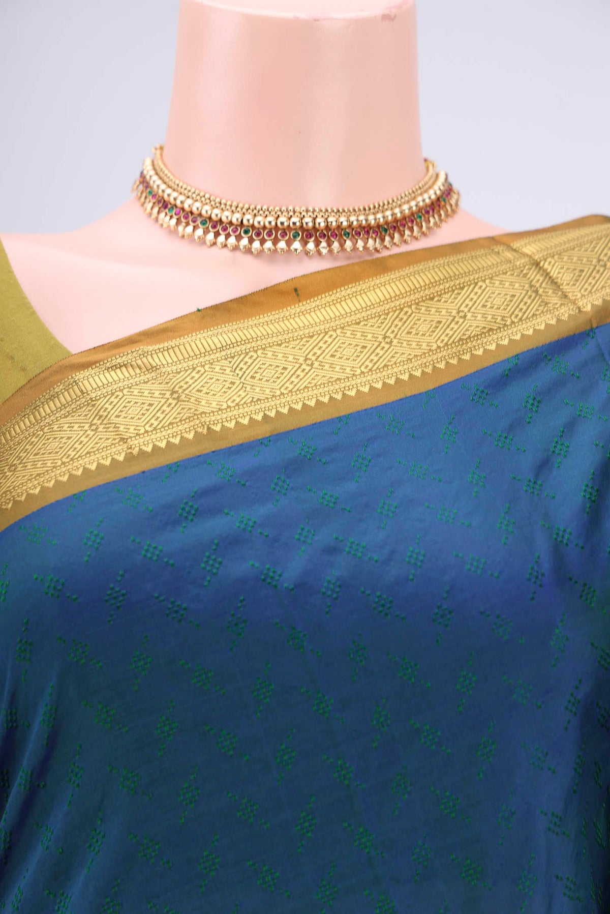 Border image of Peacock Blue Dual Tone Bangalore Silk Saree with Jacquard design on the body and Zari Border. 