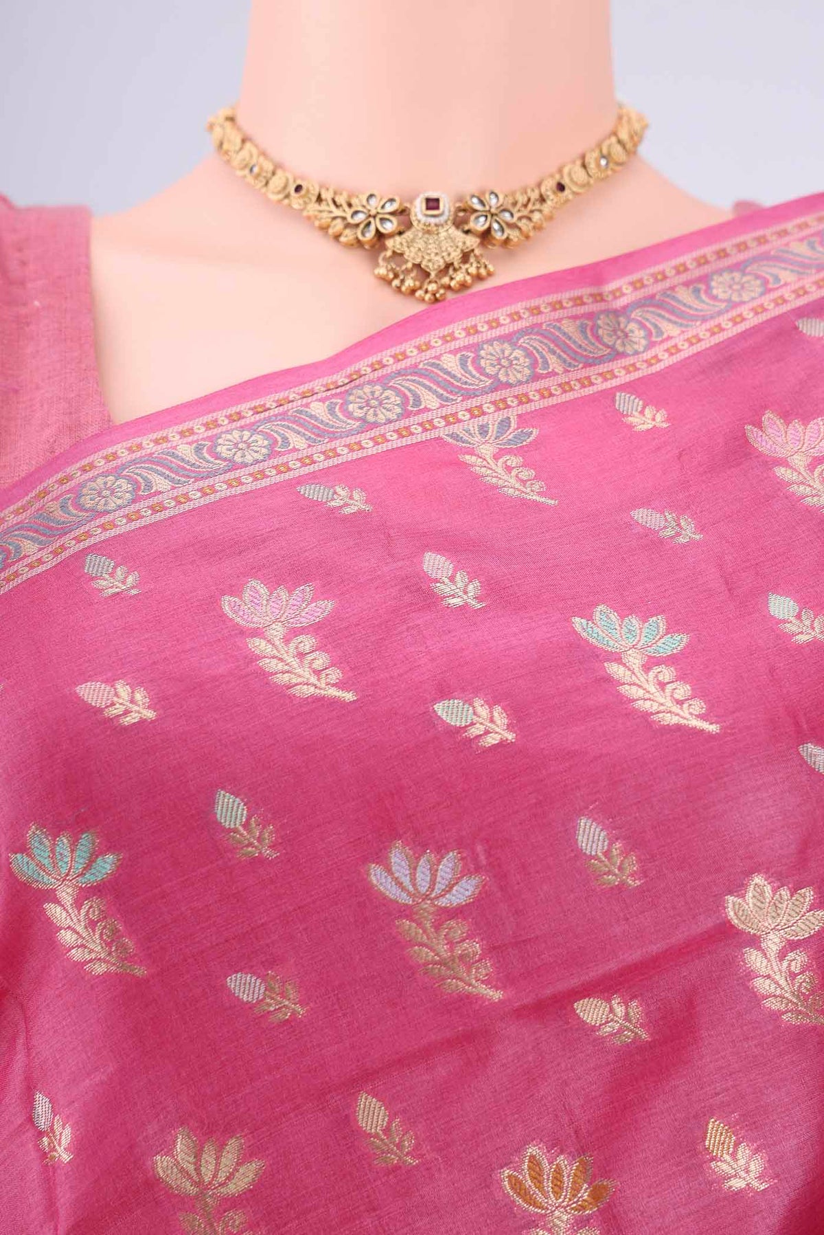 Border image of Pink Banarasi Tussar Silk Saree with Zari And Thread Butta on the body and Zari And Thread Border. 