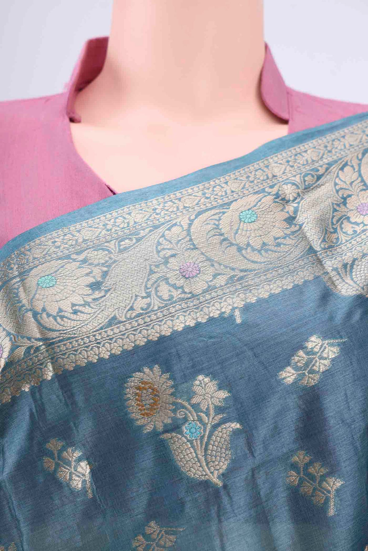 Border image of Maya Blue Banarasi Tussar Silk Saree with Zari And Thread Butta on the body and Zari And Thread Border. 