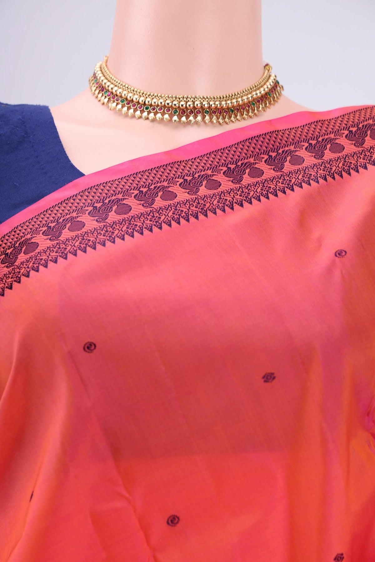 Border image of Dark Pink Dual Tone Kanchipuram Silk Saree with Thread Butta on the body and Thread Border. 