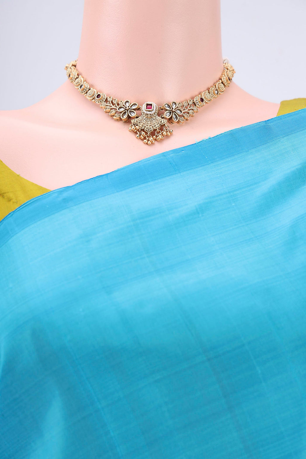 Border image of Blue Kanchipuram Silk Saree with Zari Butta on the body and One Side Border. 