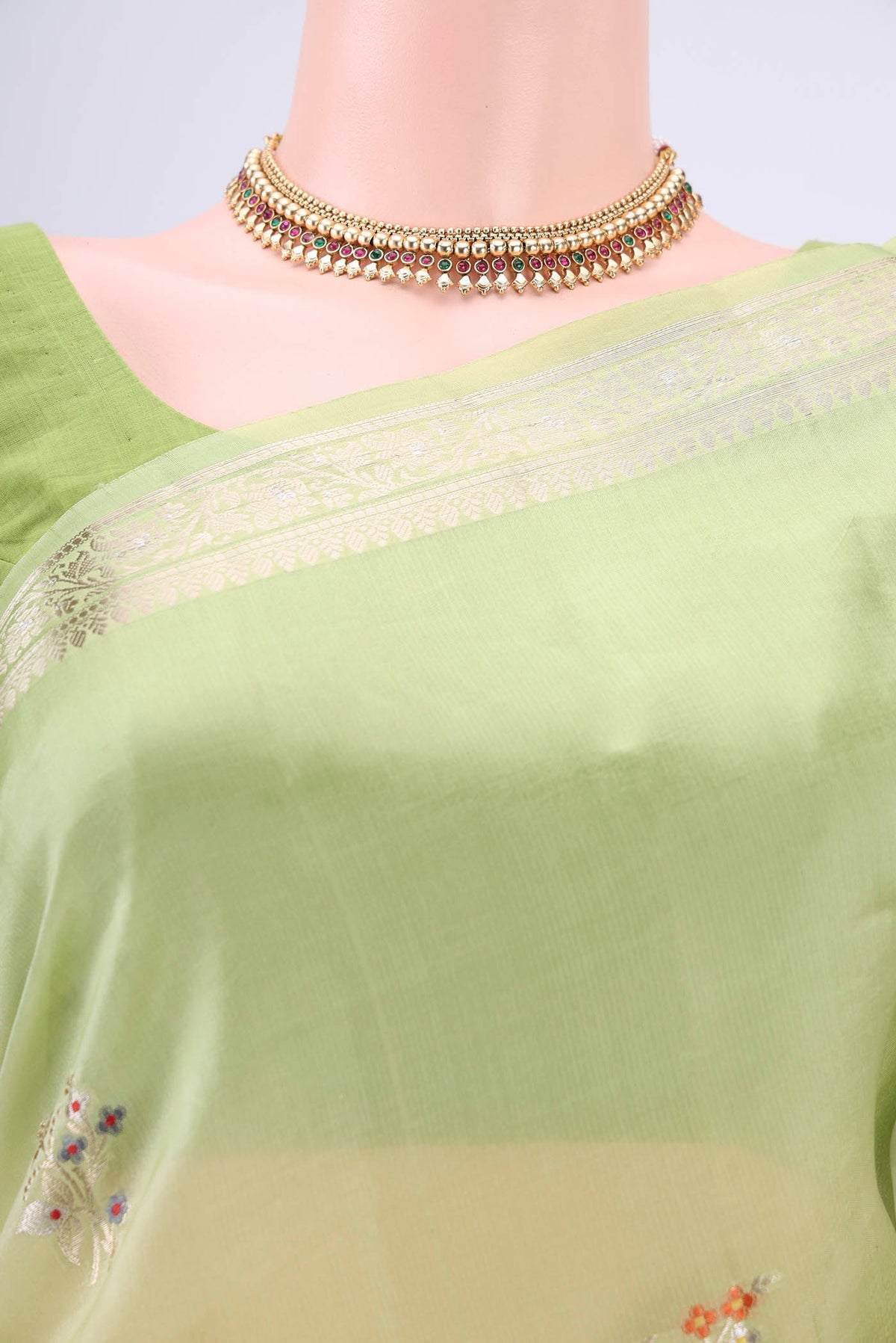 Border image of Light Green Banarasi Raw Silk Saree with Zari And Thread Butta on the body and Zari Border. 