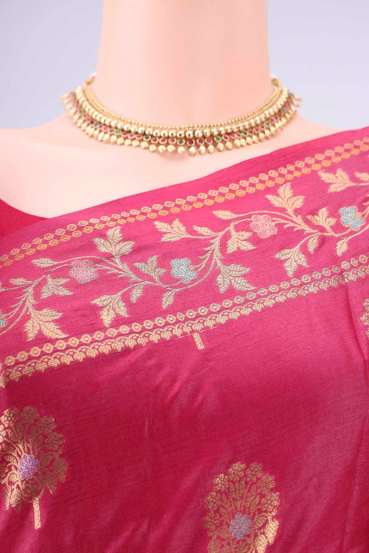 Border image of Rani Pink Banarasi Tussar Silk Saree with Zari And Thread Butta on the body and Zari And Thread Border. 