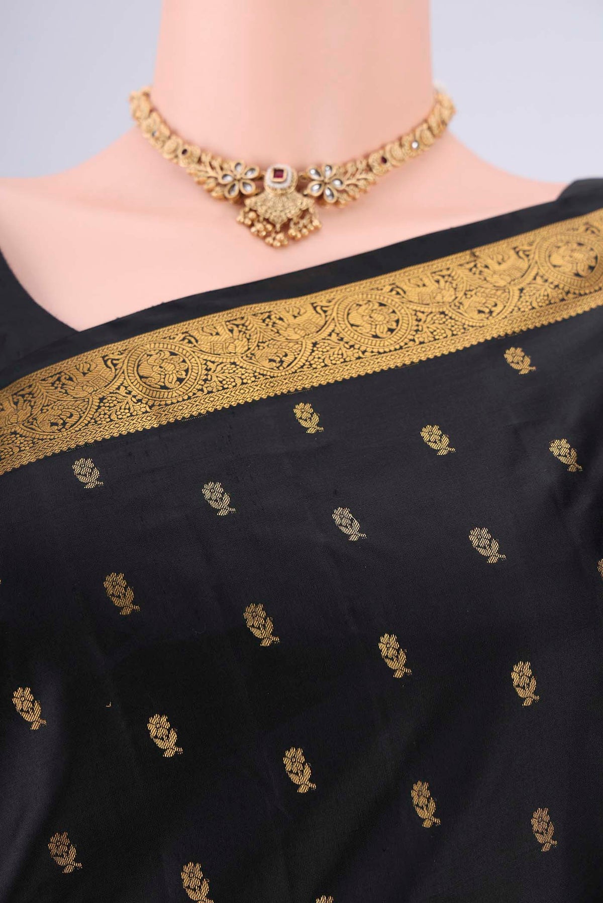 Border image of Black Nangavalli Silk [ Salem ] Saree with Zari Butta on the body and Zari Border. 