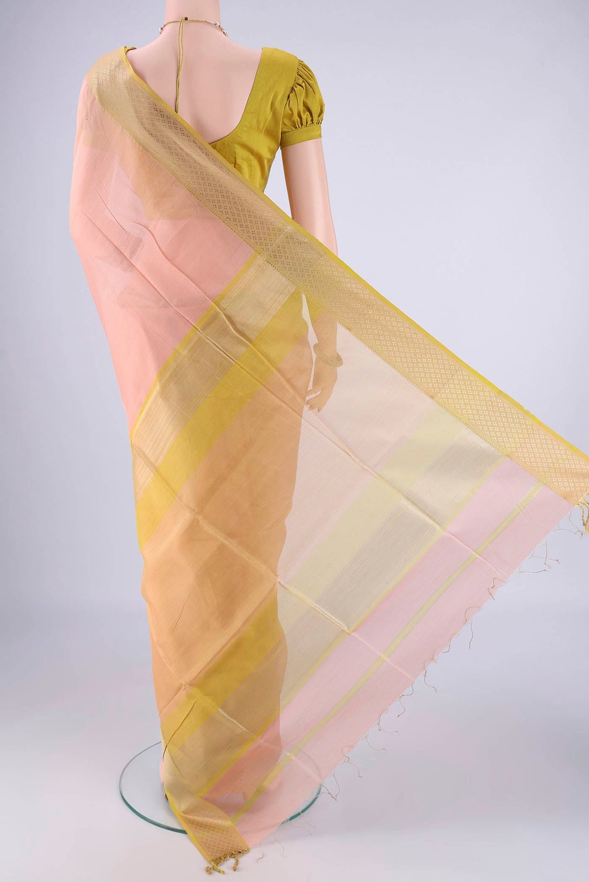 Flat view of Peach Dual Tone Maheshwari Silk Cotton Saree with Plain Body and Thread Border. 