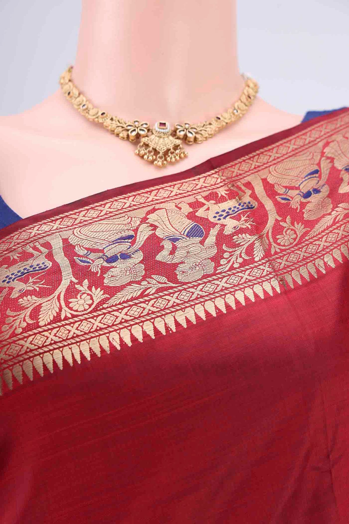 Border image of Maroon Baluchari Silk Saree with Zari And Thread Butta on the body and Zari And Thread Border. 