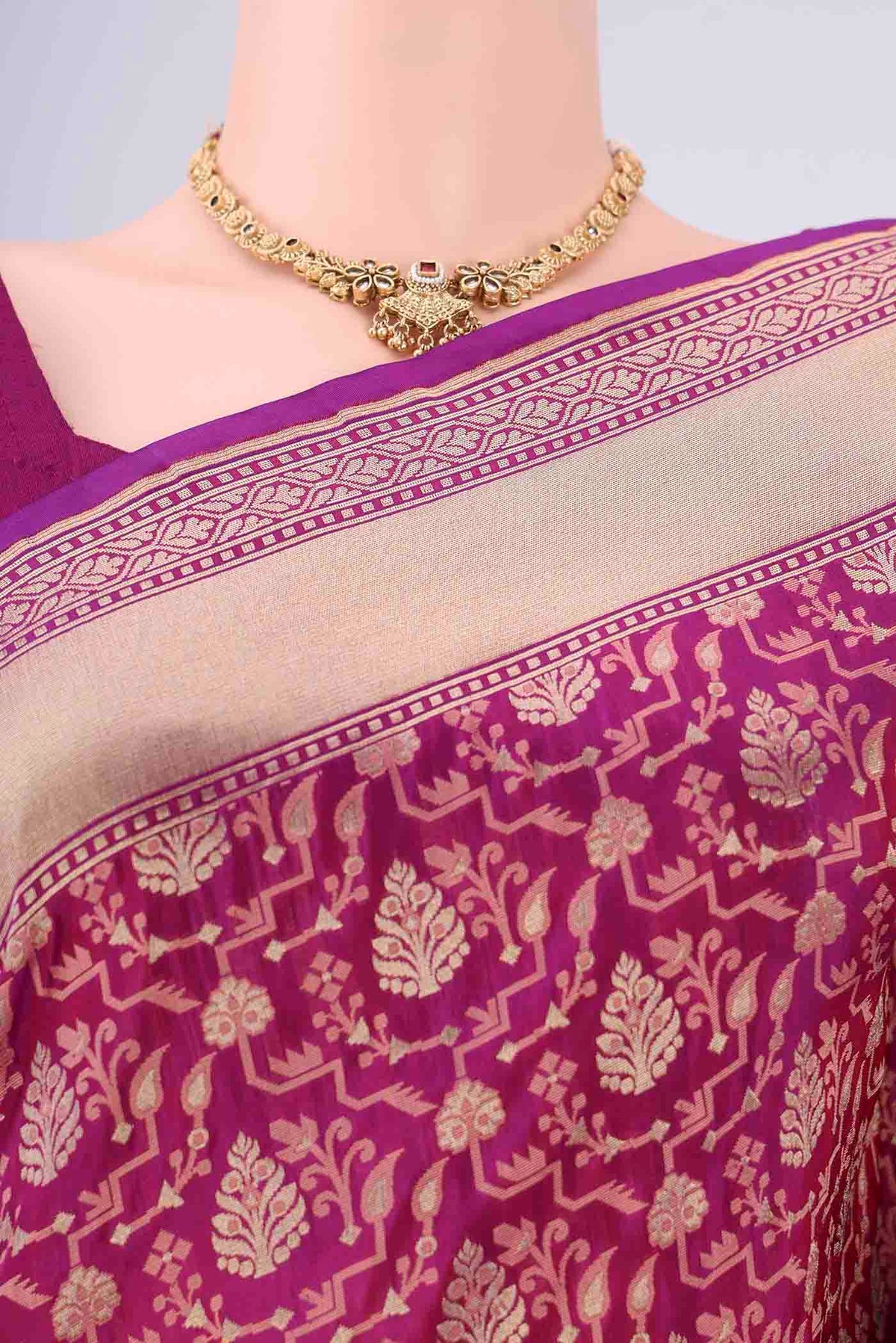 Border image of Magenta Banarasi Silk Saree with Jacquard With Zari Butta on the body and Zari Border. 