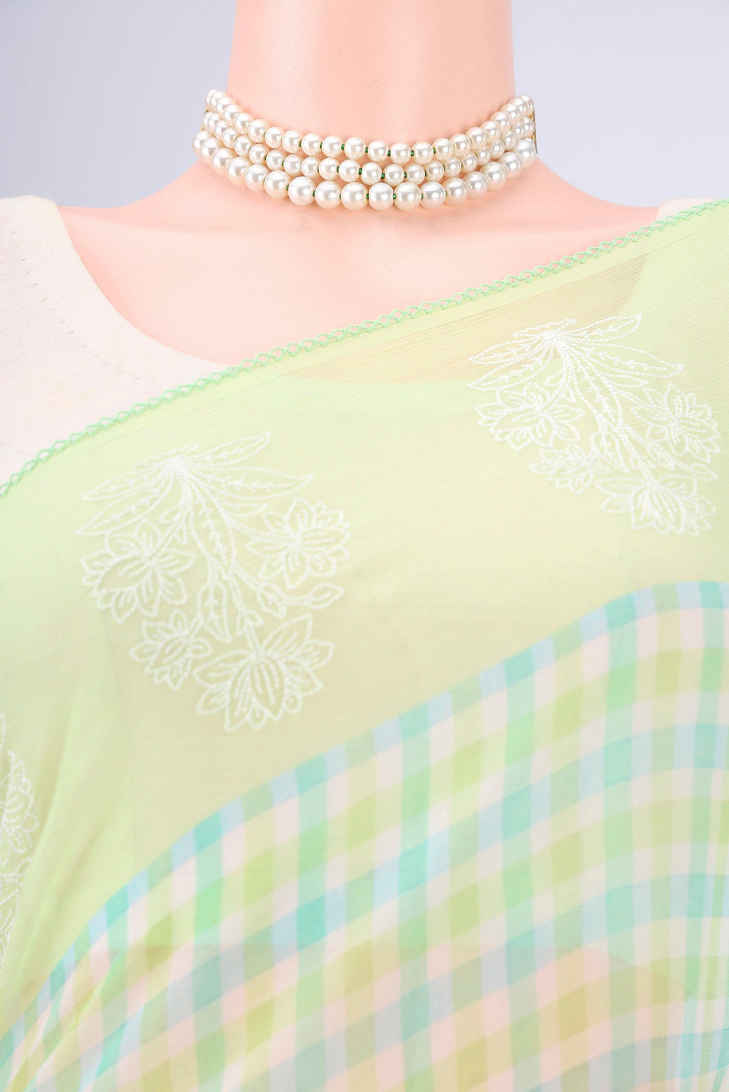 Border image of Light Green Mysore Chiffon Saree with Checked design on the body and Thread Border. 