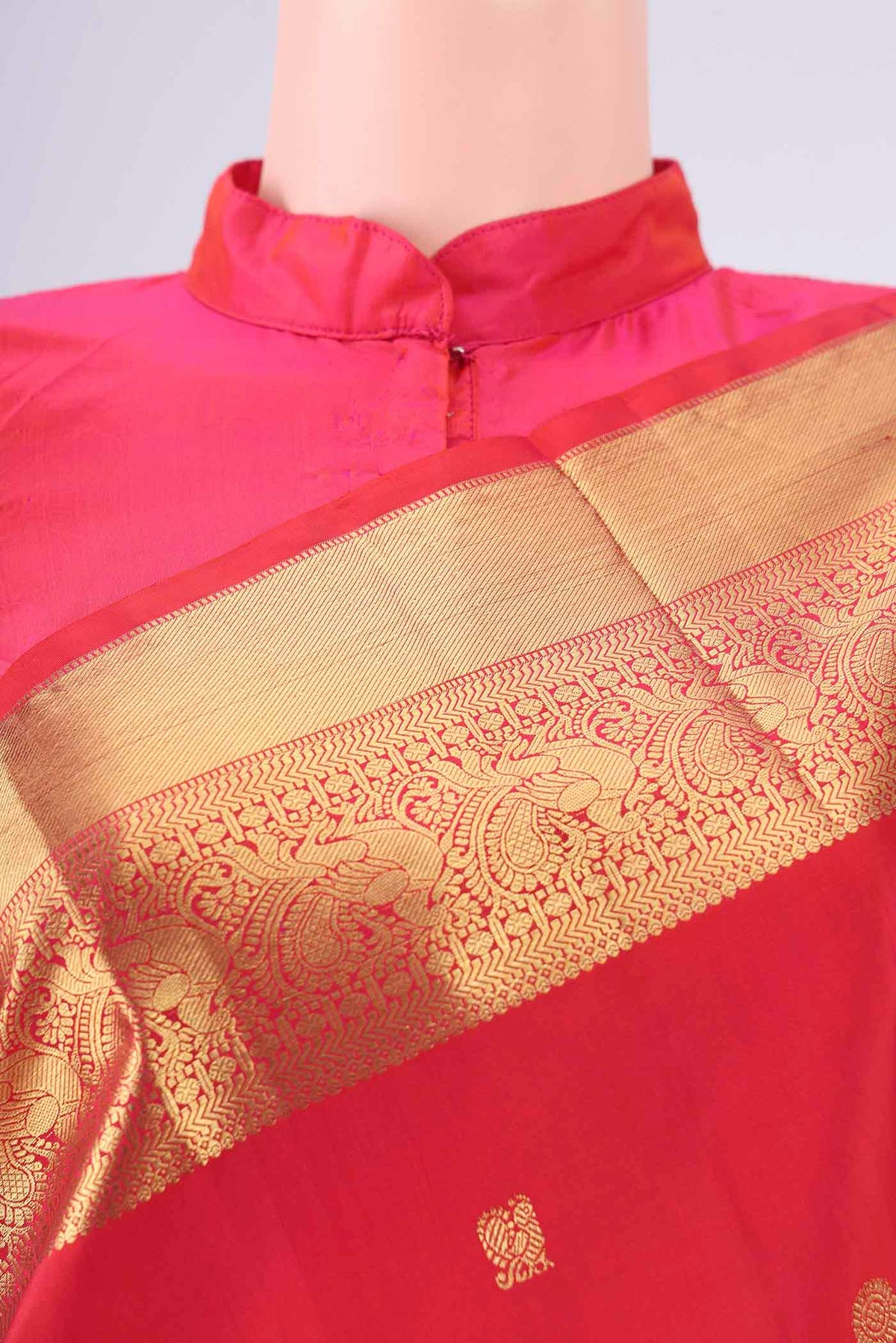 Border image of Red Dual Tone Kanchipuram Saree with Zari Butta on the body and Zari Border. 