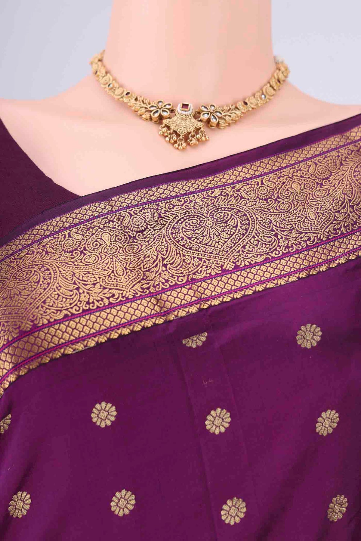 Border image of Purple Dual Tone Blended Bangalore Silk Saree with Zari Butta on the body and Zari Border. 