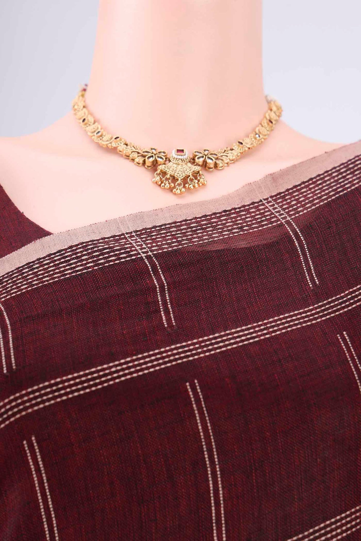 Border image of Maroon Linen Cotton Saree with Stripes on the body and Plain Border. 