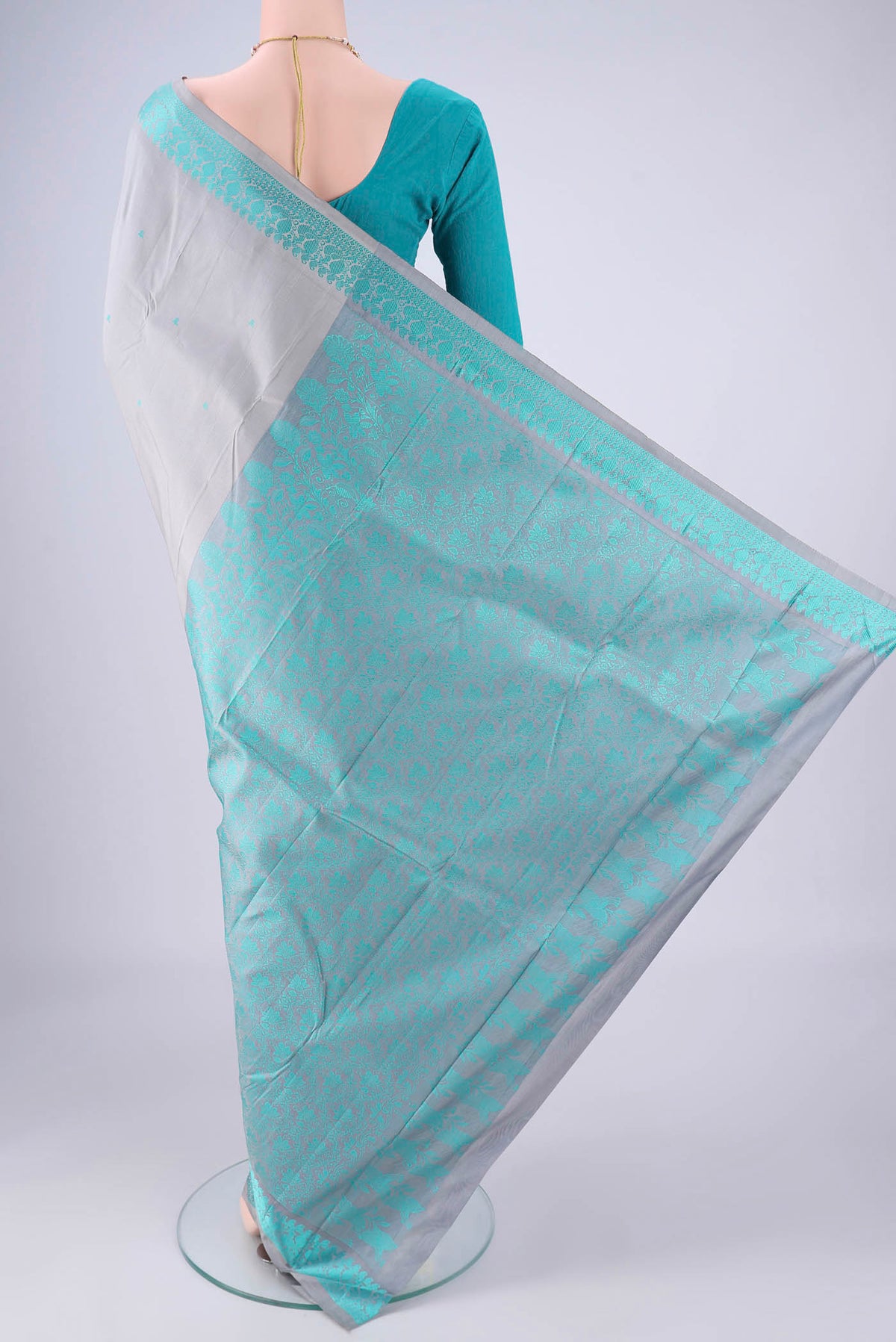 Flat view of Grey Kanchipuram Silk Saree with Thread Butta on the body and Thread Border. 