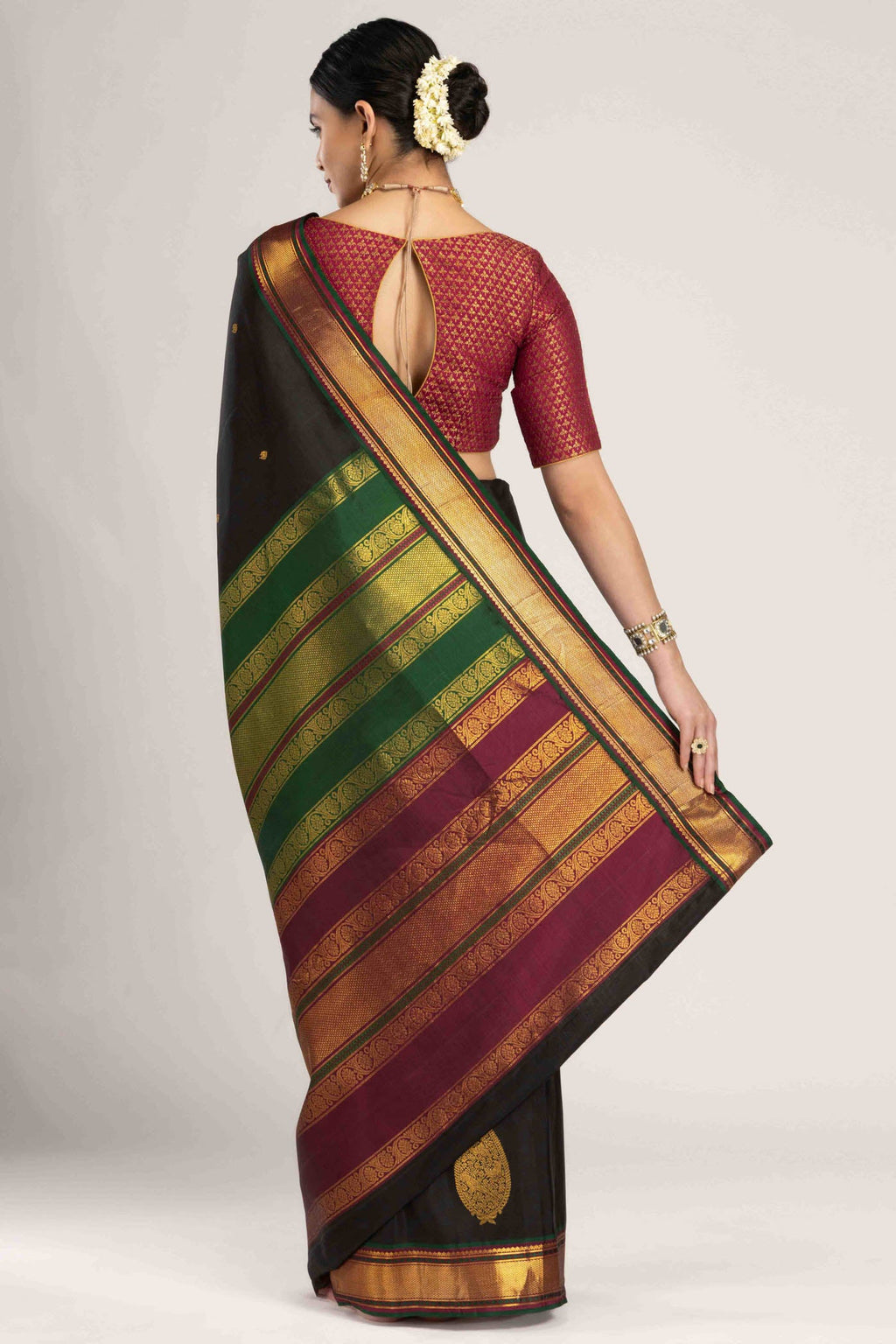 pallu body
