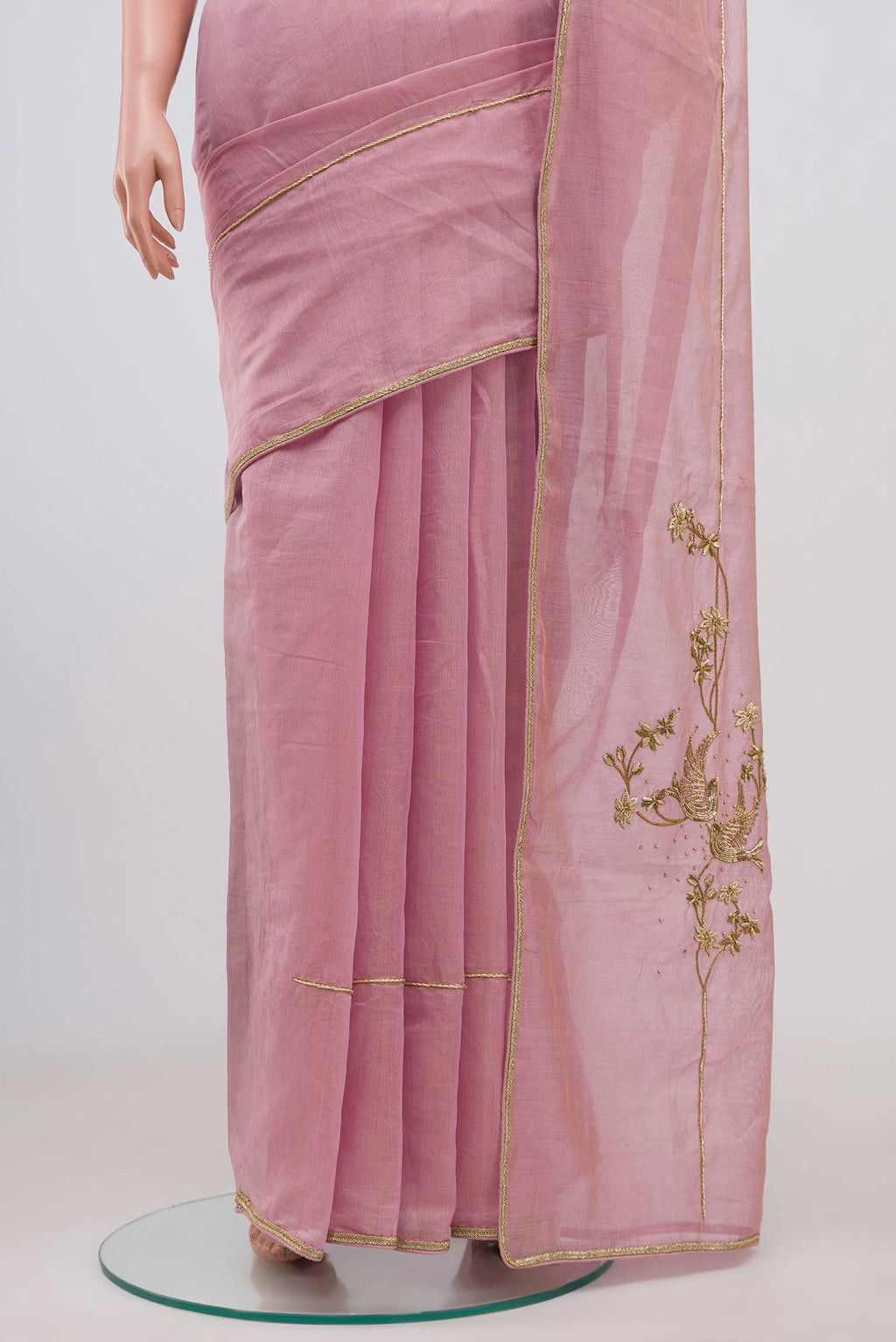 Pleats and pallu of Pink Silk Cotton Saree with Embroidery on the body and Embroidery Border