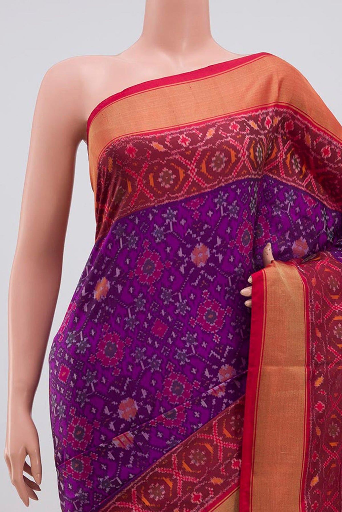 Border image of Purple Pochampally Silk Saree with Ikat design on the body and Zari Border. 