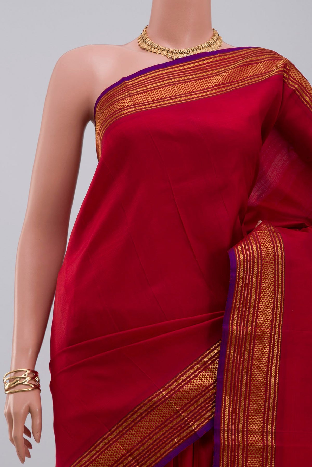Border image of Pure Silk Pure Zari Red Kanjivaram Saree with Plain Body and Zari Border. 
