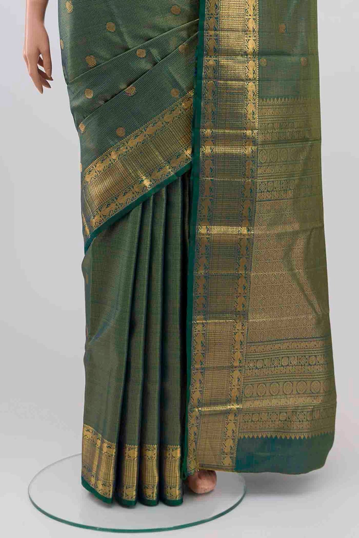 Pleats and pallu of Green With Blue Color Kanchipuram Silk Saree with Checked design on the body and Zari Border